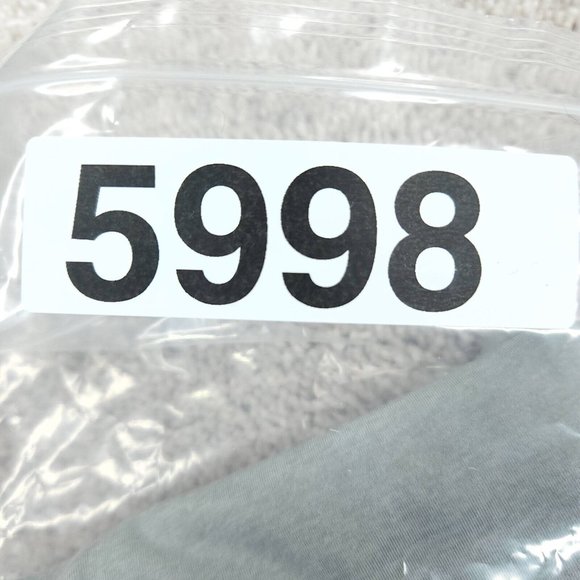 Under Armour Shirt Womens Small Gray Stretch Sleeveless Fitted V-Neck HeatGear - Picture 8 of 8